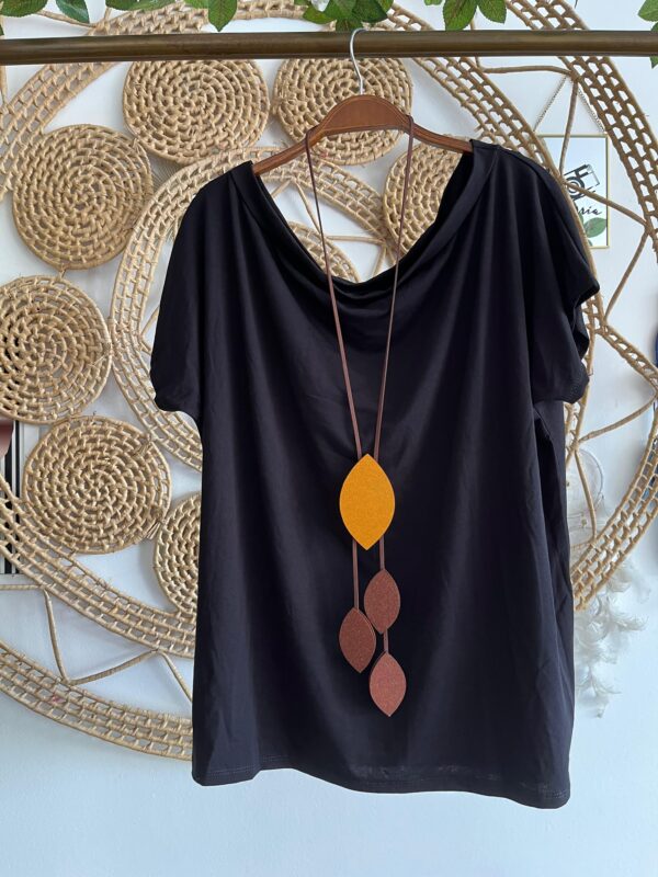 Blusa Gola Canoa Preto