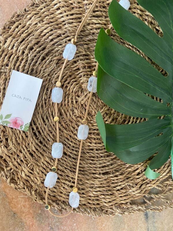 Colar Amuletinhos Brancos