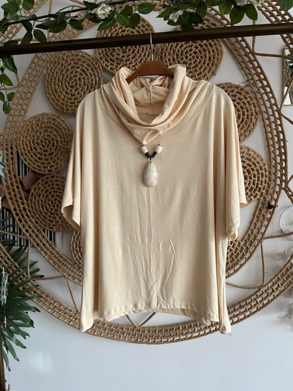 Blusa Gola Caída Bege