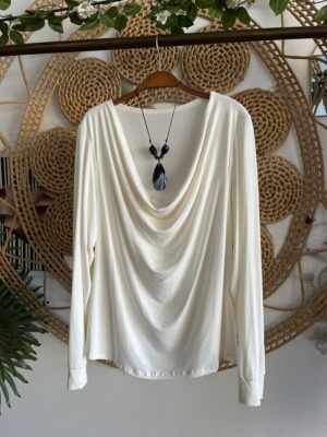 Blusa Gola Caída Manga Longa Off White