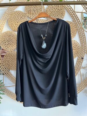 Blusa Gola Caída Manga Longa Preta