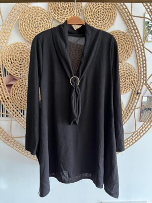 Blusa Gola Gravatinha Preto